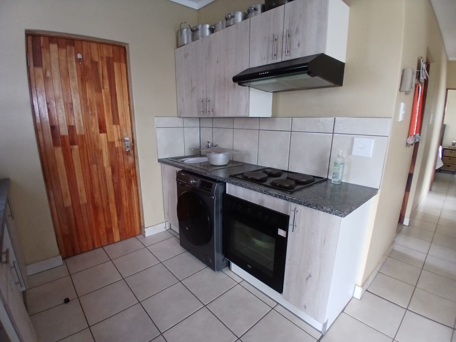 To Let 3 Bedroom Property for Rent in Hillside View Free State